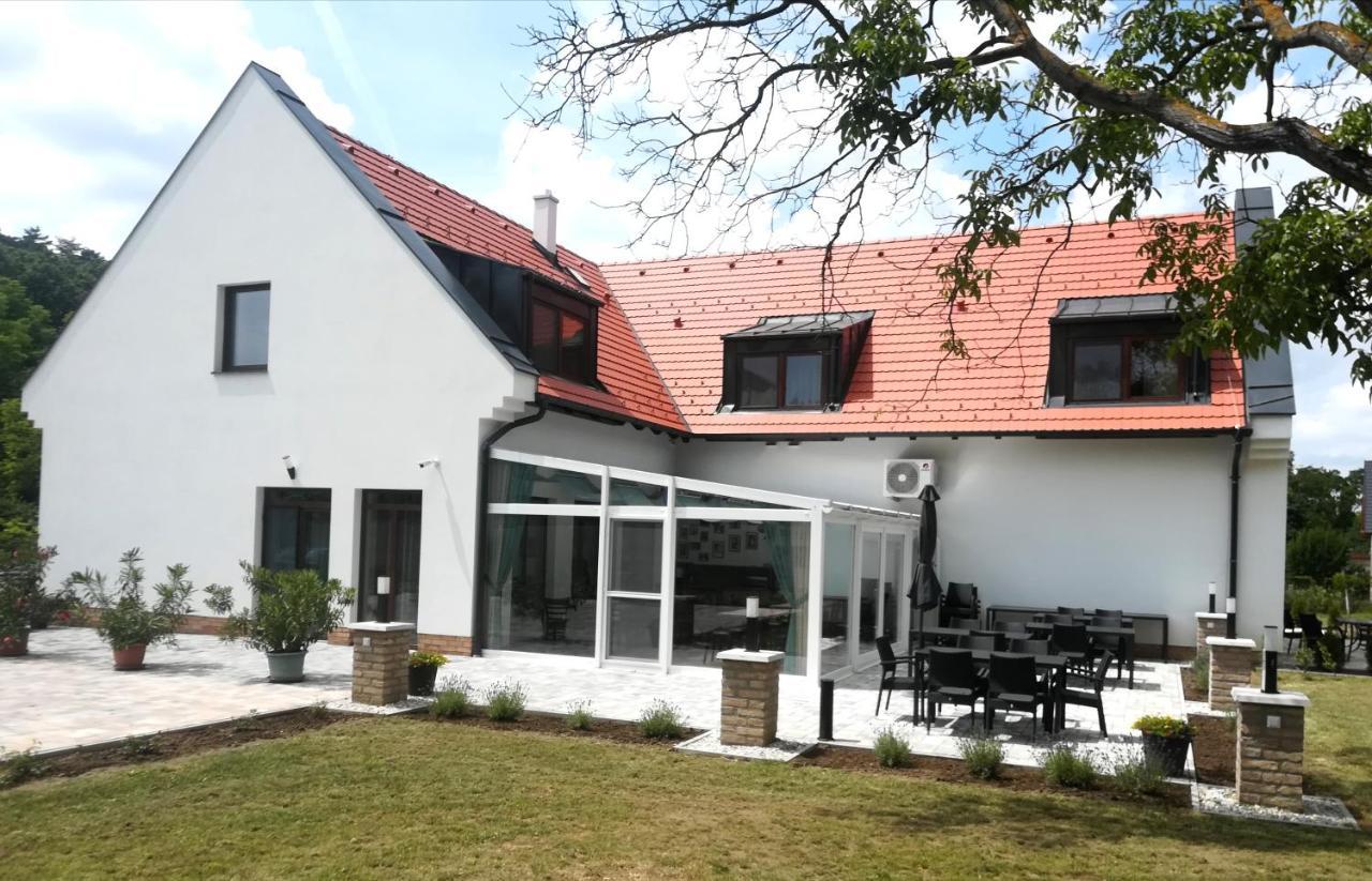 Győrújbarát Dreko Panzio & Borbisztro B&B 외부 사진