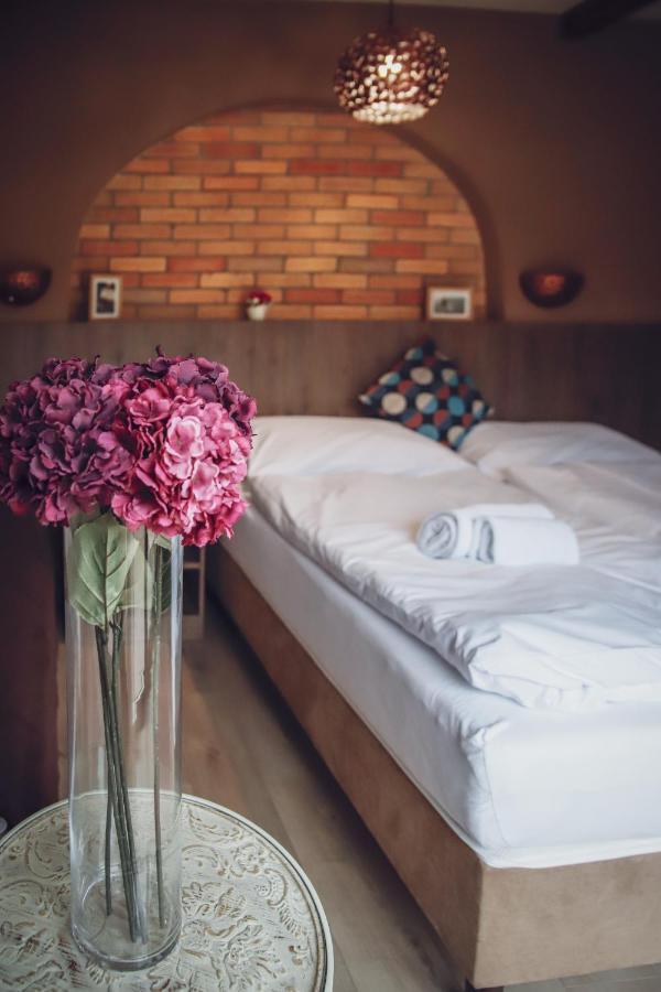 Győrújbarát Dreko Panzio & Borbisztro B&B 외부 사진