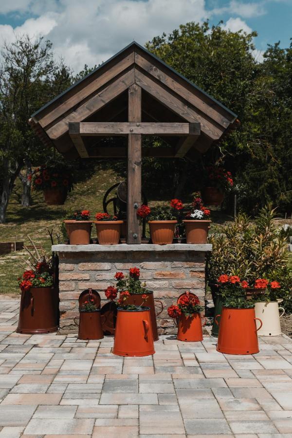 Győrújbarát Dreko Panzio & Borbisztro B&B 외부 사진