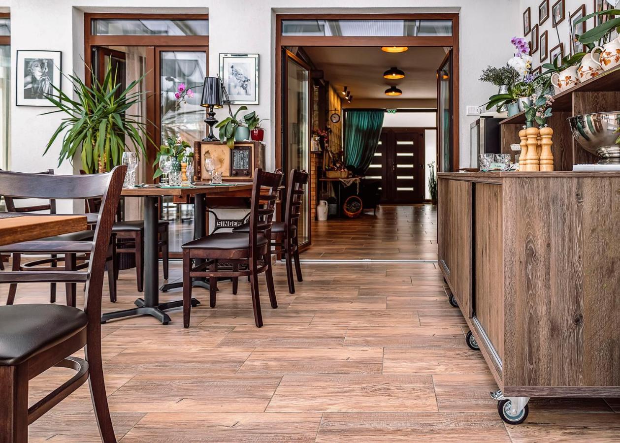 Győrújbarát Dreko Panzio & Borbisztro B&B 외부 사진