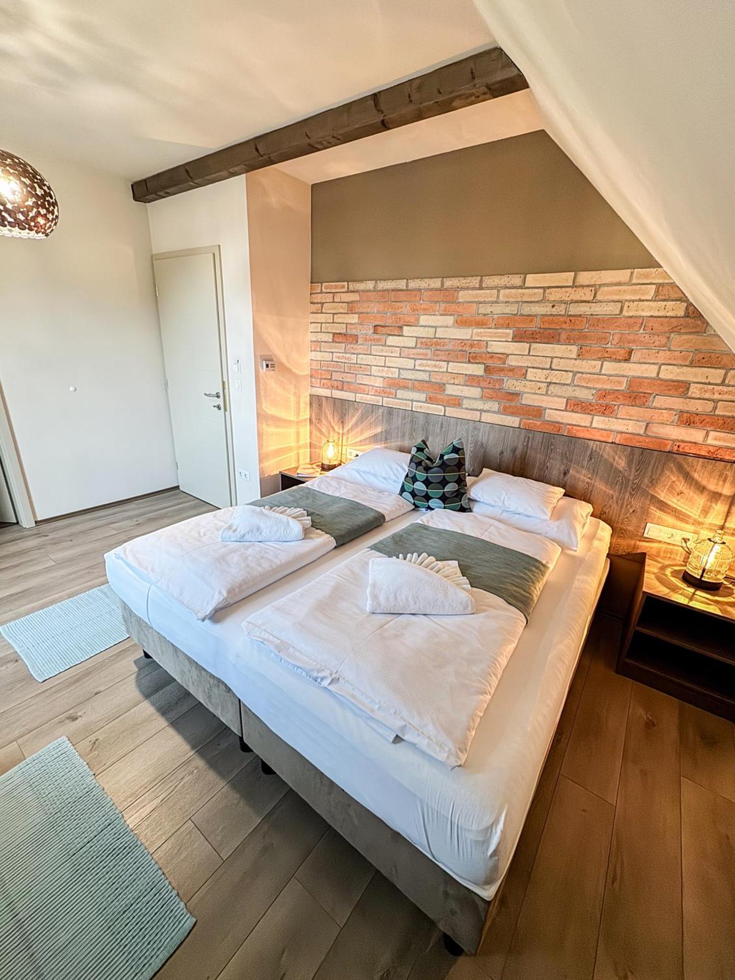 Győrújbarát Dreko Panzio & Borbisztro B&B 외부 사진