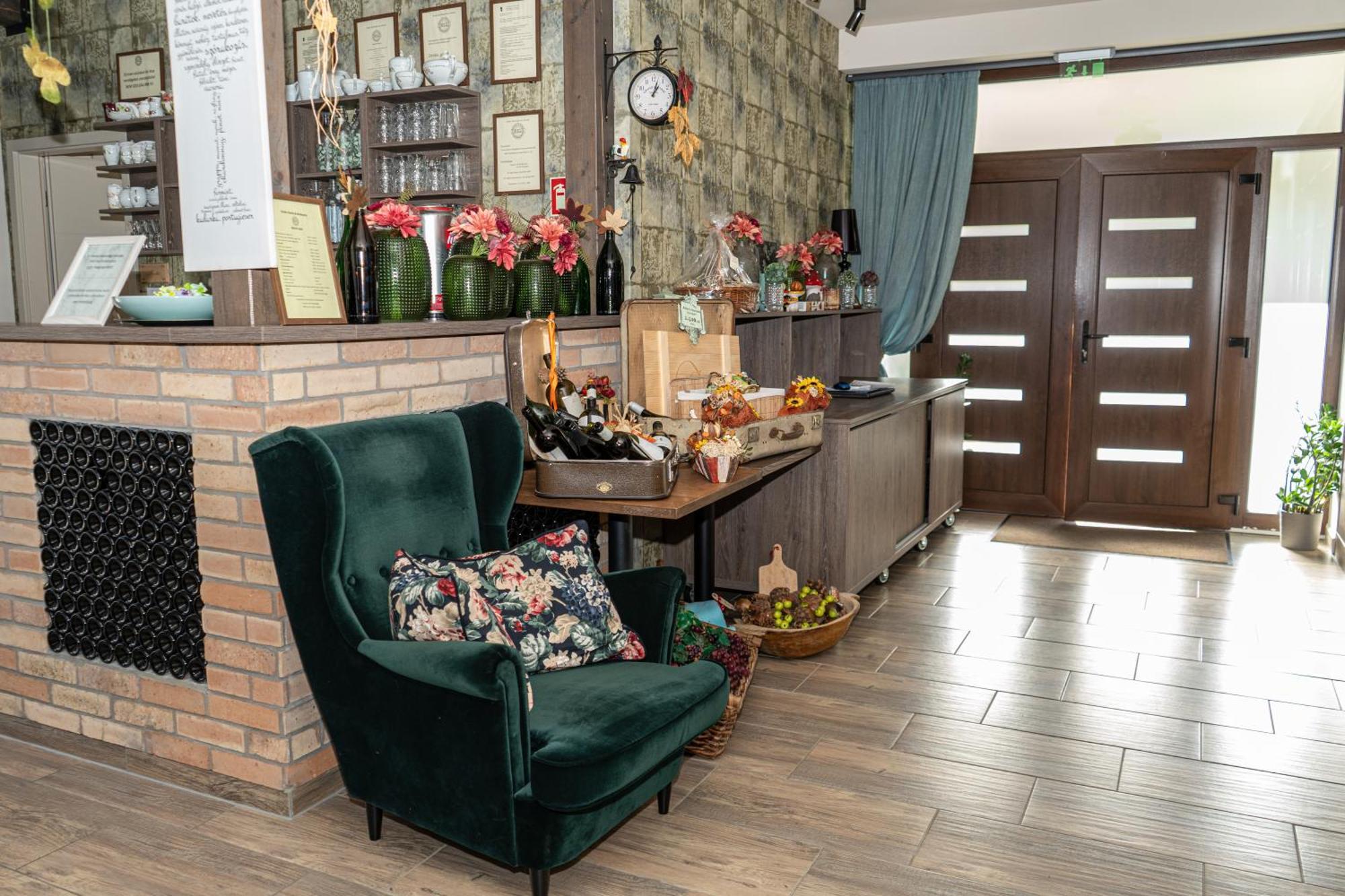 Győrújbarát Dreko Panzio & Borbisztro B&B 외부 사진