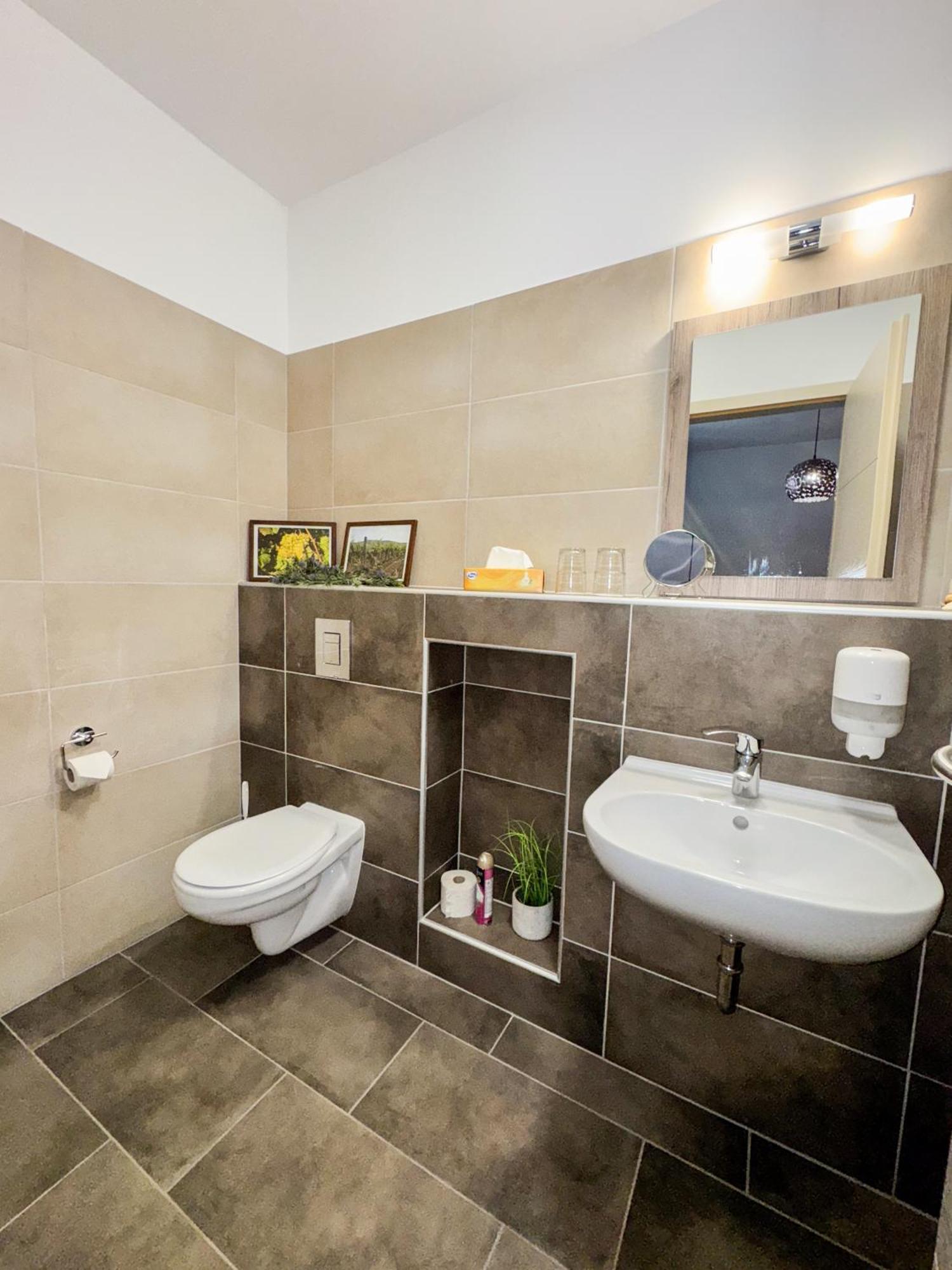 Győrújbarát Dreko Panzio & Borbisztro B&B 외부 사진