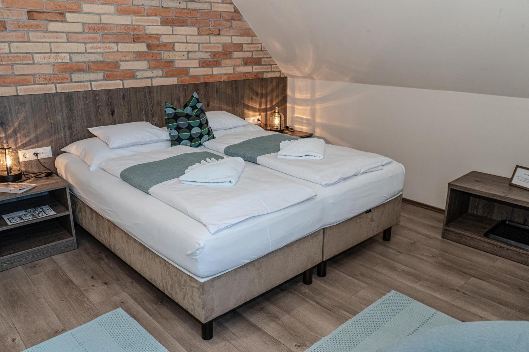 Győrújbarát Dreko Panzio & Borbisztro B&B 외부 사진