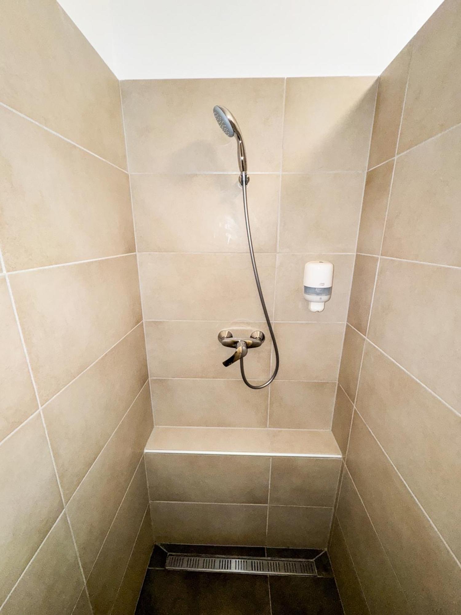 Győrújbarát Dreko Panzio & Borbisztro B&B 외부 사진