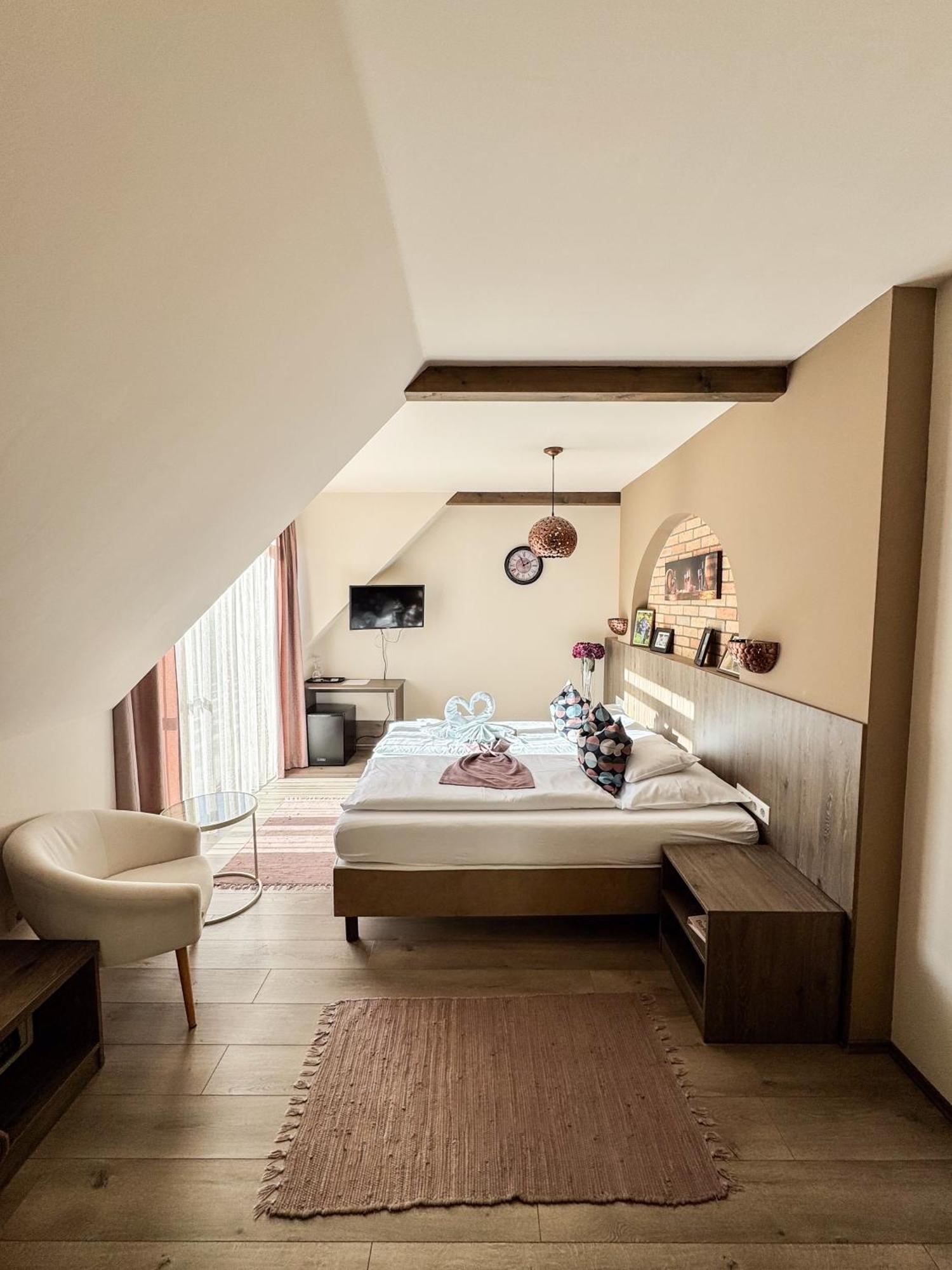 Győrújbarát Dreko Panzio & Borbisztro B&B 외부 사진
