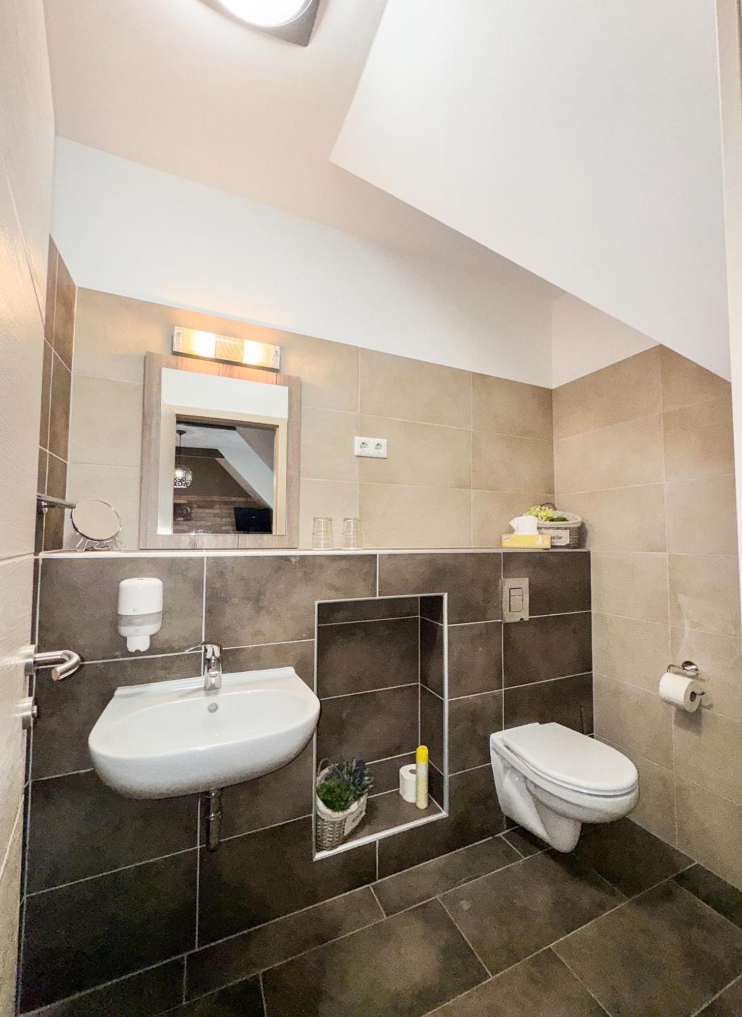 Győrújbarát Dreko Panzio & Borbisztro B&B 외부 사진