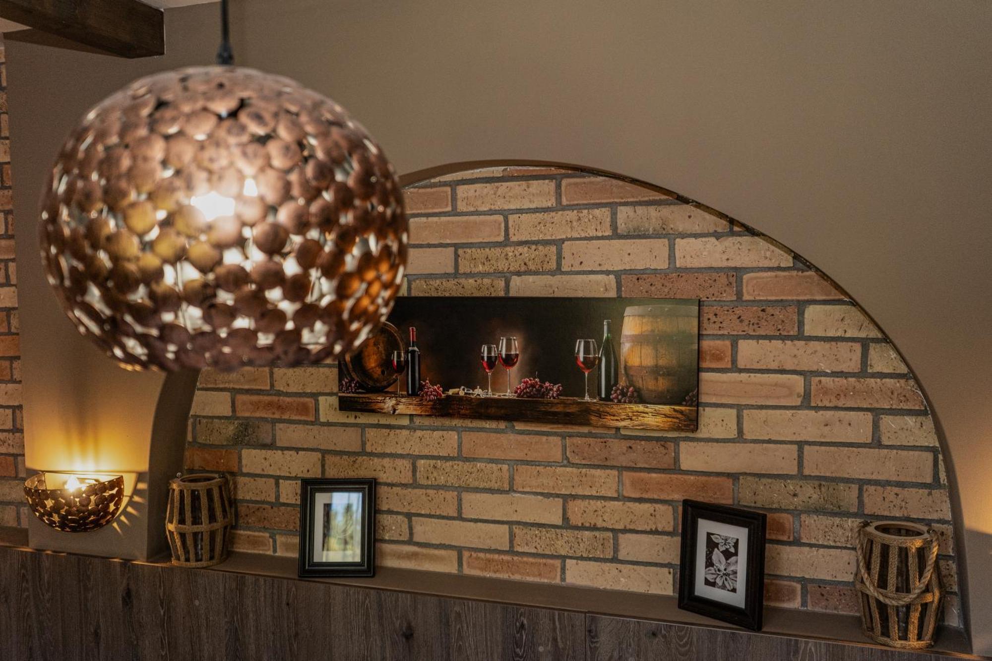Győrújbarát Dreko Panzio & Borbisztro B&B 외부 사진