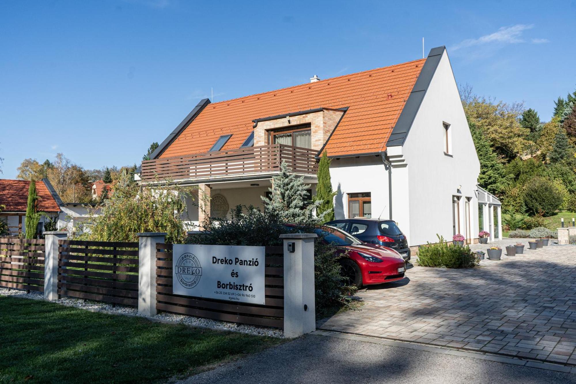 Győrújbarát Dreko Panzio & Borbisztro B&B 외부 사진