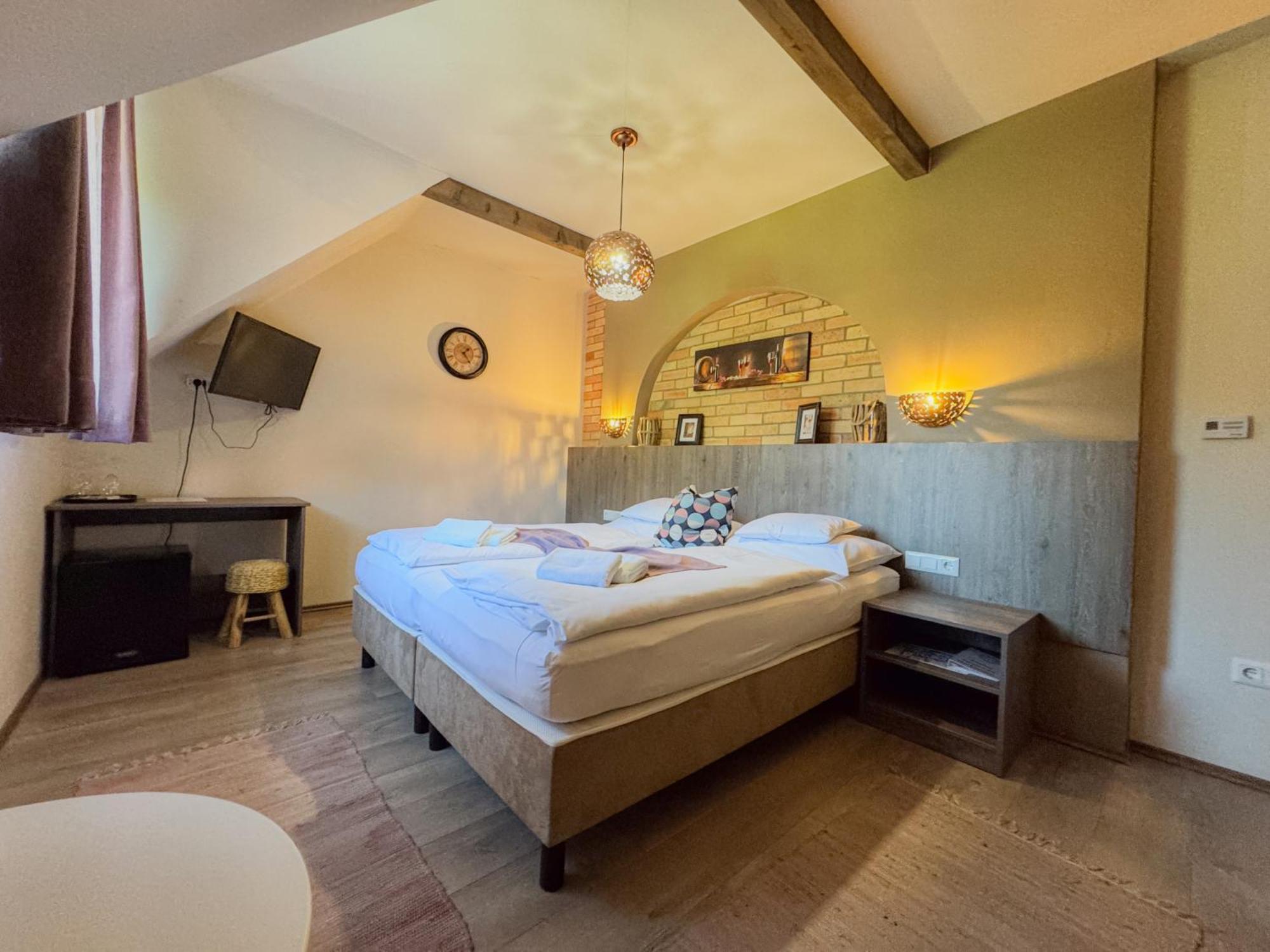 Győrújbarát Dreko Panzio & Borbisztro B&B 외부 사진
