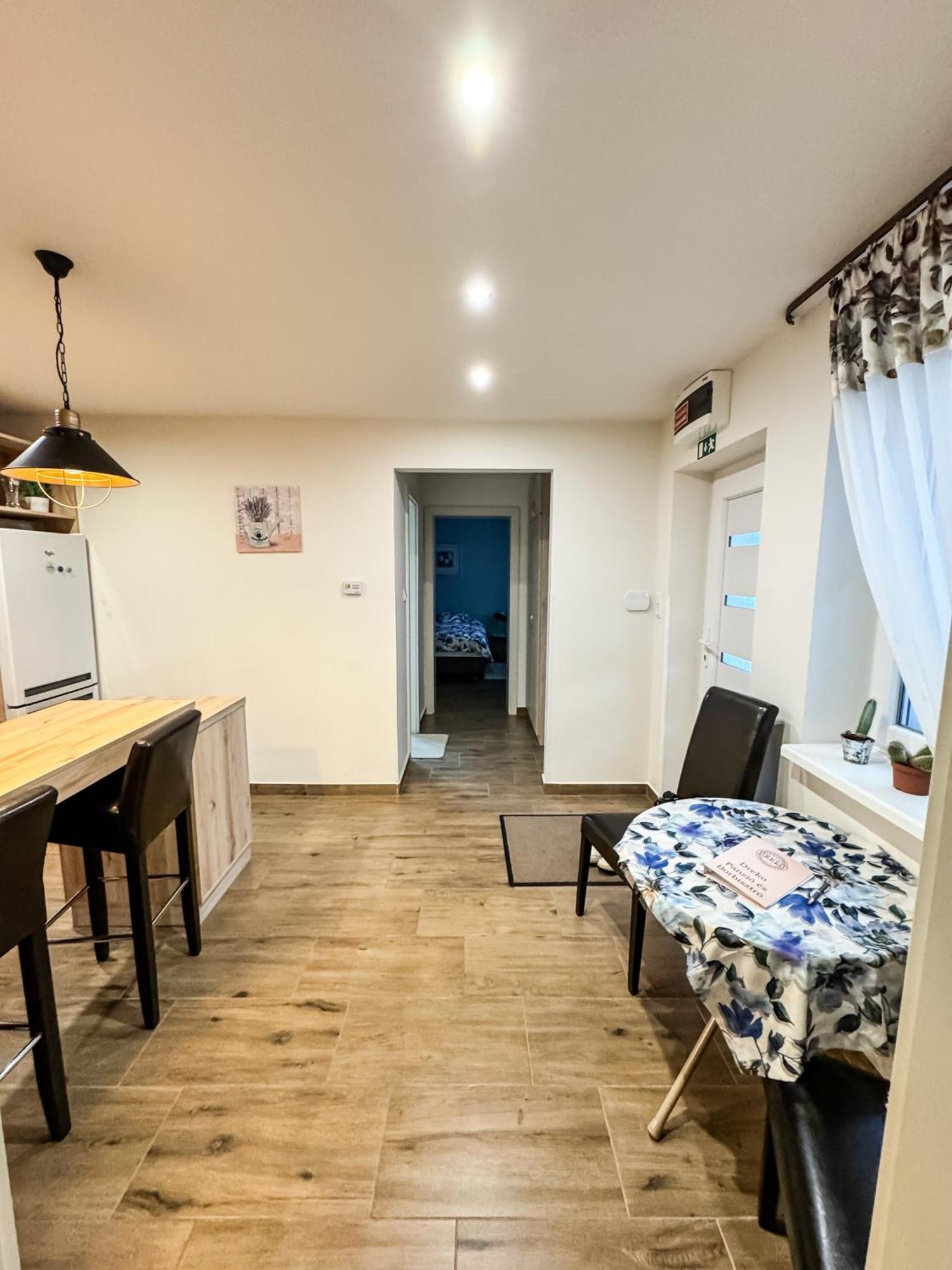 Győrújbarát Dreko Panzio & Borbisztro B&B 외부 사진