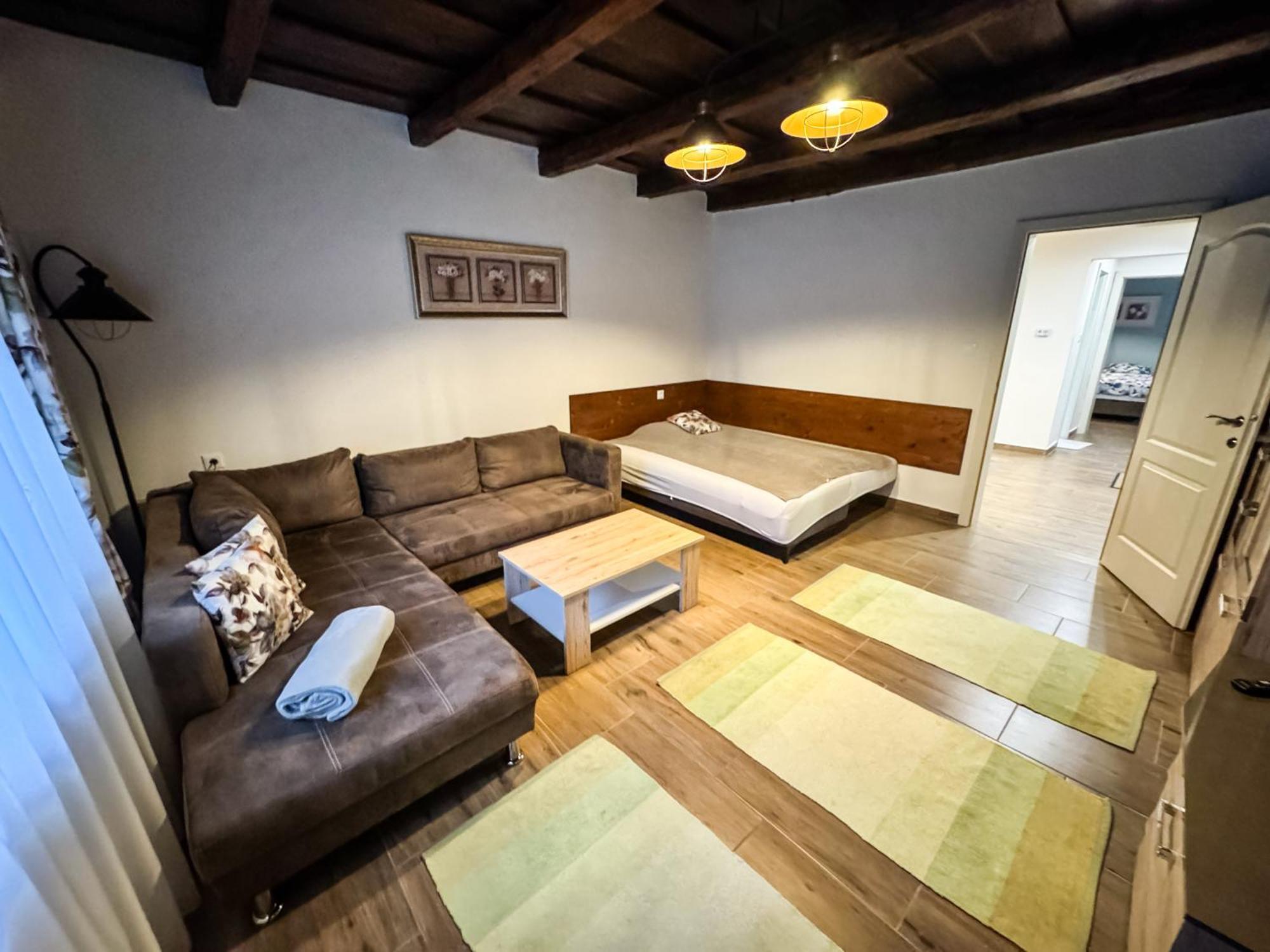 Győrújbarát Dreko Panzio & Borbisztro B&B 외부 사진